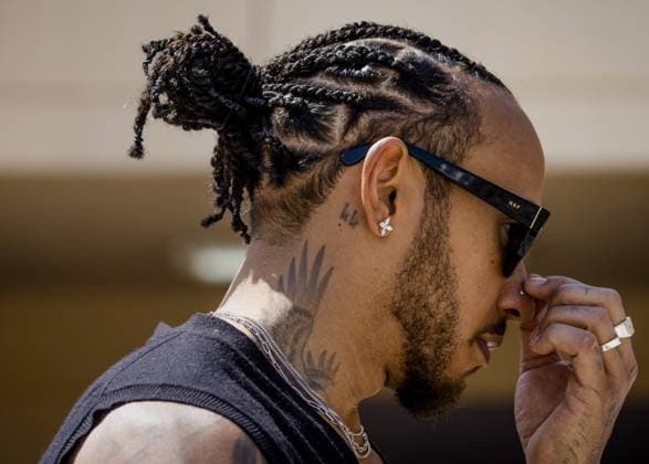 BAHRAIN - Lewis Hamilton (Mercedes) arrives for the first free practice session at the Bahrain International Circuit in the desert region of Sakhir ahead of the Bahrain Grand Prix. ANP SEM VAN DER WAL xVIxANPxSportx xxANPxIVx 464052512 originalFilename: 464052512.jpg