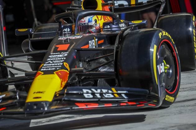 01 VERSTAPPEN Max (nld), Red Bull Racing RB19, actionduring the Formula 1 Gulf Air Bahrain Grand Prix 2023, 1st round of the 2023 FIA Formula One World Championship, WM, Weltmeisterschaft from March 2 3 to 5, 2023 on the Bahrain International Circuit, in Sakhir, Bahrain - F1 - BAHRAIN GRAND PRIX 2023 DPPI Panoramic  GOOD9265