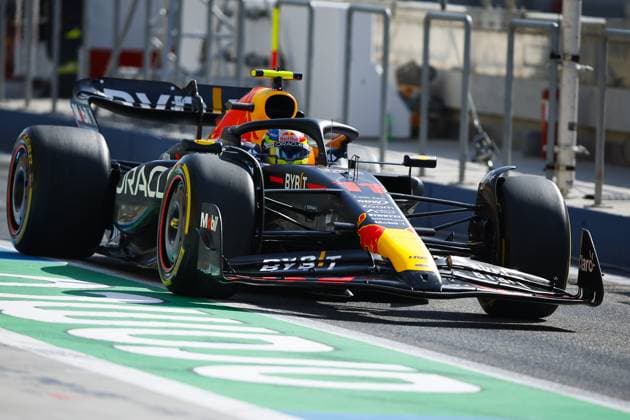 11 PEREZ Sergio (mex), Red Bull Racing RB19, action during the Formula 1 Gulf Air Bahrain Grand Prix 2023, 1st round of the 2023 FIA Formula One World Championship, WM, Weltmeisterschaft from March 2 3 to 5, 2023 on the Bahrain International Circuit, in Sakhir, Bahrain - F1 - BAHRAIN GRAND PRIX 2023 DPPI Panoramic  _R3_7811