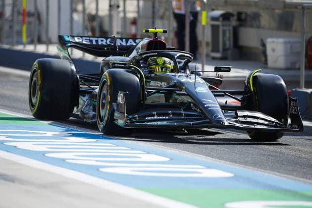 44 HAMILTON Lewis (gbr), Mercedes AMG F1 Team W14, action during the Formula 1 Gulf Air Bahrain Grand Prix 2023, 1st round of the 2023 FIA Formula One World Championship, WM, Weltmeisterschaft from March 2 3 to 5, 2023 on the Bahrain International Circuit, in Sakhir, Bahrain - F1 - BAHRAIN GRAND PRIX 2023 DPPI Panoramic  _R3_7827