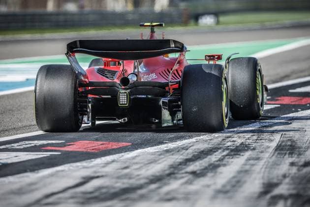 55 SAINZ Carlos (spa), Scuderia Ferrari SF-23, action during the Formula 1 Gulf Air Bahrain Grand Prix 2023, 1st round of the 2023 FIA Formula One World Championship, WM, Weltmeisterschaft from March 2 3 to 5, 2023 on the Bahrain International Circuit, in Sakhir, Bahrain - F1 - BAHRAIN GRAND PRIX 2023 DPPI Panoramic  _R3_7876