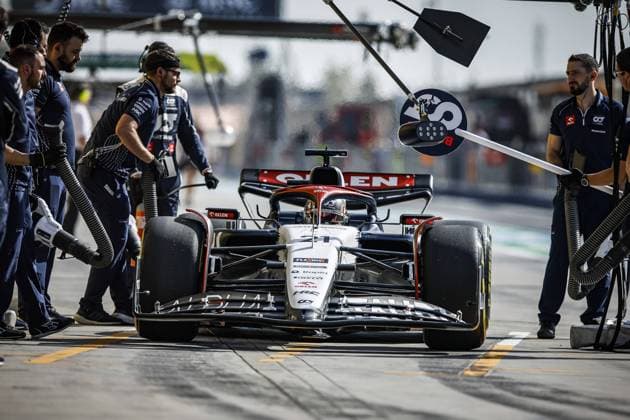 21 DE VRIES Nyck (ned), Scuderia AlphaTauri AT04, action during the Formula 1 Gulf Air Bahrain Grand Prix 2023, 1st round of the 2023 FIA Formula One World Championship, WM, Weltmeisterschaft from March 2 3 to 5, 2023 on the Bahrain International Circuit, in Sakhir, Bahrain - F1 - BAHRAIN GRAND PRIX 2023 DPPI Panoramic  _R3_7890