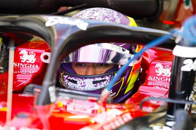 24 ZHOU Guanyu (chi), Alfa Romeo F1 Team Stake C43, action during the Formula 1 Gulf Air Bahrain Grand Prix 2023, 1st round of the 2023 FIA Formula One World Championship, WM, Weltmeisterschaft from March 2 3 to 5, 2023 on the Bahrain International Circuit, in Sakhir, Bahrain - F1 - BAHRAIN GRAND PRIX 2023 DPPI Panoramic  _R3_8065