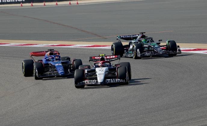 03 03 2023, Bahrain International Circuit, Sakhir, Formula 1 Gulf Air Bahrain Grand Prix 2023 ,in picture Alexander Albon GBR , Williams Racing, George Russell GBR , Mercedes AMG Petronas Formula One Team, Yuki Tsunoda JPN , Scuderia AlphaTauri Sakhir Bahrain International Circuit Bahrain  eu-images-506