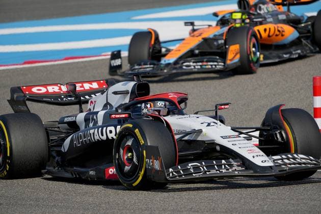 03 03 2023, Bahrain International Circuit, Sakhir, Formula 1 Gulf Air Bahrain Grand Prix 2023 ,in picture Nyck de Vries NLD , Scuderia AlphaTauri, Lando Norris GBR , McLaren F1 Team Sakhir Bahrain International Circuit Bahrain  eu-images-506