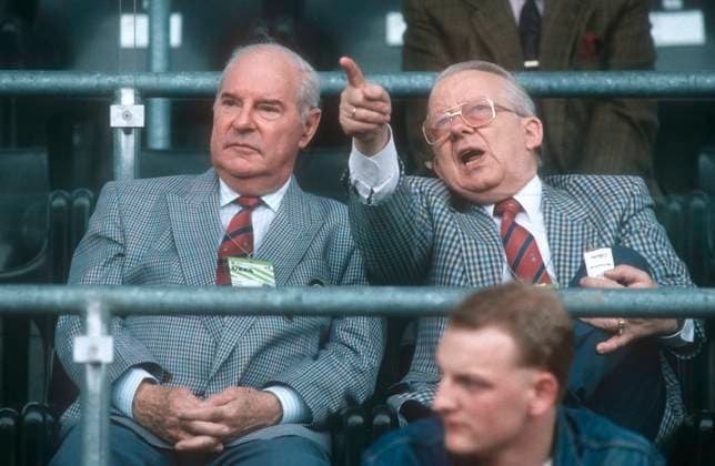 Fussball EM 1988 in Deutschland: Niederlande - Sowetunion 0:1 12.06.1988 in Köln. Uefa Präsident Jacques Georges (li.) und DFB Präsident Hermann Neuberger auf der Tribüne. *** 1988 European Football Championship in Germany Netherlands Soviet Union 0 1 12 06 1988 in Cologne Uefa President Jacques Georges li and DFB President Hermann Neuberger in the stands HM