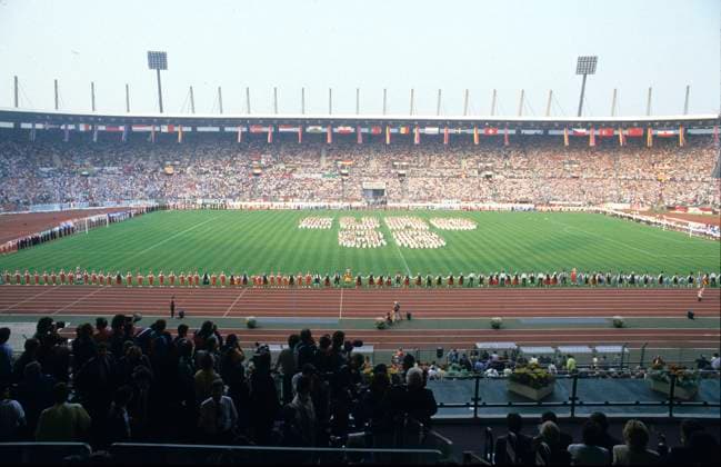 Fußball - EM 1988 Eröffnung in Düsseldorf vor dem Spiel Deutschland - Italien 10.06.1988 *** Soccer EM 1988 opening in Düsseldorf before the match Germany Italy 10 06 1988