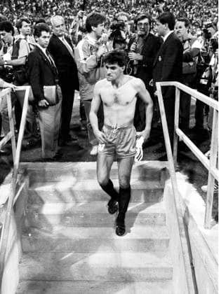 Europameisterschaft 1988: Deutschland - Spanien 2:0 17.06.1988 in München. Jose Miguel Michel (ESP) enttäuscht nach dem Spiel *** European Championship 1988 Germany Spain 2 0 17 06 1988 in Munich Jose Miguel Michel ESP disappointed after the match HM