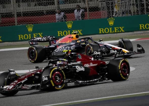 03 03 2023, Bahrain International Circuit, Sakhir, Formula 1 Gulf Air Bahrain Grand Prix 2023 ,in picture Guanyu Zhou CHN , Alfa Romeo F1 Team Stake, Sergio Perez MEX , Oracle Red Bull Racing Sakhir Bahrain International Circuit Bahrain  eu-images-506