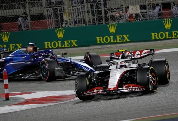 Formula 1 Gulf Air Bahrain Grand Prix 2023 03 03 2023, Bahrain International Circuit, Sakhir, Formula 1 Gulf Air Bahrain Grand Prix 2023 ,in picture Nico Hülkenberg DEU , Moneygram Haas F1 Team, Alexander Albon GBR , Williams Racing nordphotoxGmbHx xBratic nph00250