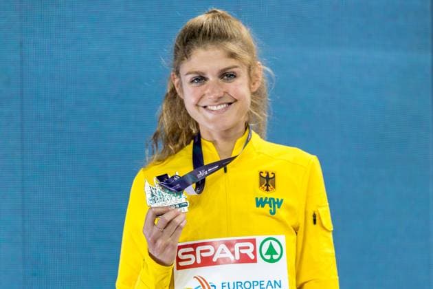 Sport Themen der Woche KW09 European Athletics Indoor Championships 2023 (03.03.2023) Konstanze KLOSTERHALFEN (GER) poses with the silver medal in the womens 3000 m at the European Athletics Indoor Championships 2023 in ISTANBUL (TUR) on Friday, March 03, 2023. *** European Athletics Indoor Championships 2023 03 03 2023 Konstanze KLOSTERHALFEN GER poses with the silver medal in the womens 3000 m at the European Athletics Indoor Championships 2023 in ISTANBUL TUR on Friday, March 03, 2023 Copyright: xBEAUTIFULxSPORTS OlafxRellischx