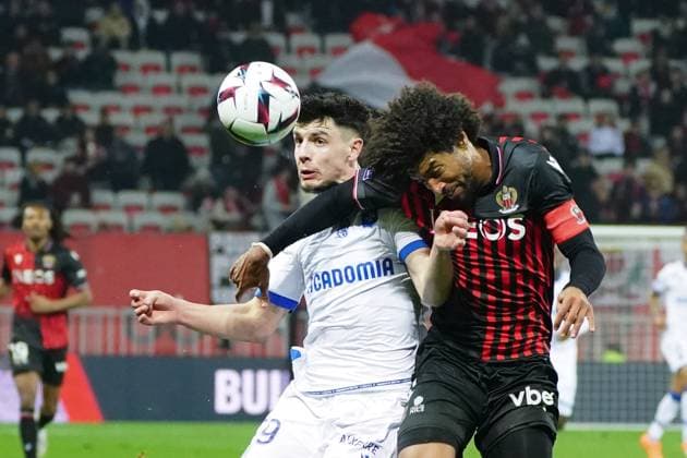 Fußball, OGC Nizza - AJ Auxerre Matthis Abline (AJ Auxerre) - Dante (OGC Nice) FOOTBALL : OGC Nice vs AJ Auxerre - Ligue 1 Ubereats - Nice - 03 03 2023 NorbertScanella Panoramic 