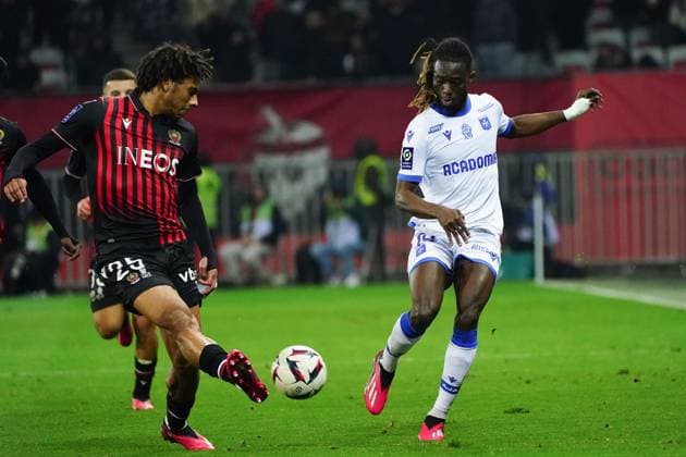 Fußball, OGC Nizza - AJ Auxerre Gideon Mensah (Aj Auxerre) - Jean-Clair Todibo (OGC Nice) FOOTBALL : OGC Nice vs AJ Auxerre - Ligue 1 Ubereats - Nice - 03 03 2023 NorbertScanella Panoramic 