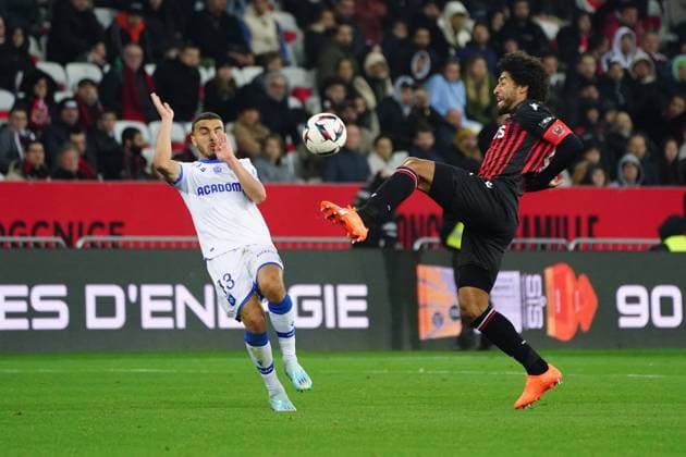 Fußball, OGC Nizza - AJ Auxerre Akim Zedadka (AJ Auxerre) - Dante (OGC Nice) FOOTBALL : OGC Nice vs AJ Auxerre - Ligue 1 Ubereats - Nice - 03 03 2023 NorbertScanella Panoramic 