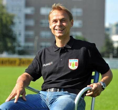 Interview Olaf Thon in Marl *** NUR FÜR REDAKTIONELLE ZWECKE *** EDITORIAL USE ONLY ***<p>Interview mit Olaf Thon am Donnerstag, 04.08.2011 in Marl. Thon trainiertseit 2010 den NRW-Ligisten VfB Hüls. Joachim Kleine-Büning WAZ Fotopool< p> Deutschland NRW Marl Copyright: JoachimxKleine-Büning *** Interview Olaf Thon in Marl *** only for editorial Purposes *** Editorial Use only *** P Interview with Olaf Thon at Thursday, 04 08 2011 in Marl Thon trained since 2010 the NRW Leaguers VfB Huels Joachim small Buening WAZ photo pool P Sports Germany NRW Marl Copyright JoachimxKleine Buening Copyright: JoachimxKleine-Büning docnrwhugopicture40626409 ,EDITORIAL USE ONLY