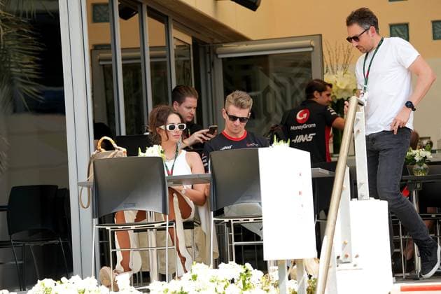 Formula 1 Gulf Air Bahrain Grand Prix 2023 04 03 2023, Bahrain International Circuit, Sakhir, Formula 1 Gulf Air Bahrain Grand Prix 2023 ,in picture Nico Hülkenberg DEU , Moneygram Haas F1 Team with wife Egle Ruskyte and manager Raoul Spanger nordphotoxGmbHx xBratic nph00250