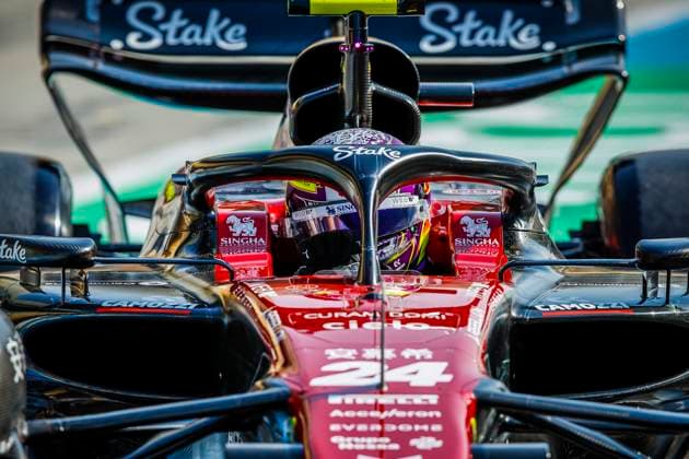 24 ZHOU Guanyu (chi), Alfa Romeo F1 Team Stake C43, action during the Formula 1 Gulf Air Bahrain Grand Prix 2023, 1st round of the 2023 FIA Formula One World Championship, WM, Weltmeisterschaft from March 2 3 to 5, 2023 on the Bahrain International Circuit, in Sakhir, Bahrain - F1 - BAHRAIN GRAND PRIX 2023 DPPI Panoramic  _R3_0165