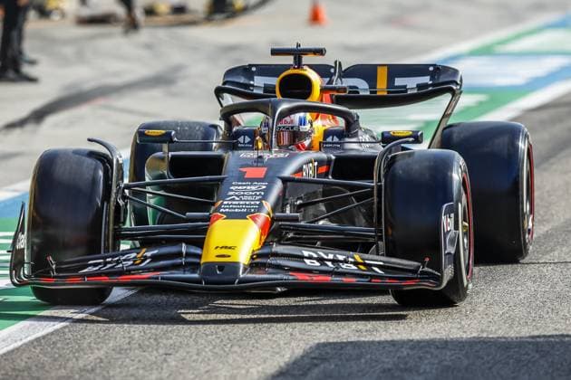 01 VERSTAPPEN Max (nld), Red Bull Racing RB19, action during the Formula 1 Gulf Air Bahrain Grand Prix 2023, 1st round of the 2023 FIA Formula One World Championship, WM, Weltmeisterschaft from March 2 3 to 5, 2023 on the Bahrain International Circuit, in Sakhir, Bahrain - F1 - BAHRAIN GRAND PRIX 2023 DPPI Panoramic  _R3_0207