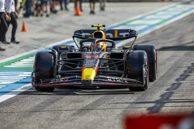 11 PEREZ Sergio (mex), Red Bull Racing RB19, action during the Formula 1 Gulf Air Bahrain Grand Prix 2023, 1st round of the 2023 FIA Formula One World Championship, WM, Weltmeisterschaft from March 2 3 to 5, 2023 on the Bahrain International Circuit, in Sakhir, Bahrain - F1 - BAHRAIN GRAND PRIX 2023 DPPI Panoramic  _R3_0212