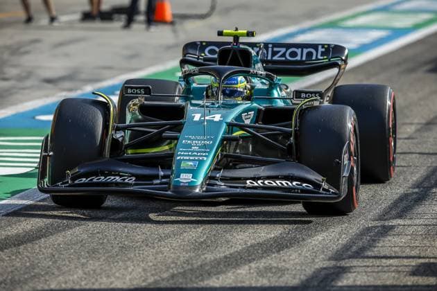 14 ALONSO Fernando (spa), Aston Martin F1 Team AMR23, action during the Formula 1 Gulf Air Bahrain Grand Prix 2023, 1st round of the 2023 FIA Formula One World Championship, WM, Weltmeisterschaft from March 2 3 to 5, 2023 on the Bahrain International Circuit, in Sakhir, Bahrain - F1 - BAHRAIN GRAND PRIX 2023 DPPI Panoramic  _R3_0261