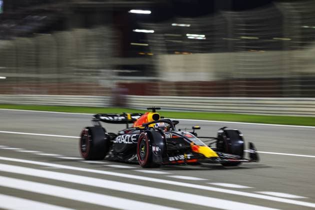 01 VERSTAPPEN Max (nld), Red Bull Racing RB19, action during the Formula 1 Gulf Air Bahrain Grand Prix 2023, 1st round of the 2023 FIA Formula One World Championship, WM, Weltmeisterschaft from March 2 3 to 5, 2023 on the Bahrain International Circuit, in Sakhir, Bahrain - F1 - BAHRAIN GRAND PRIX 2023 DPPI Panoramic  GOOD1372