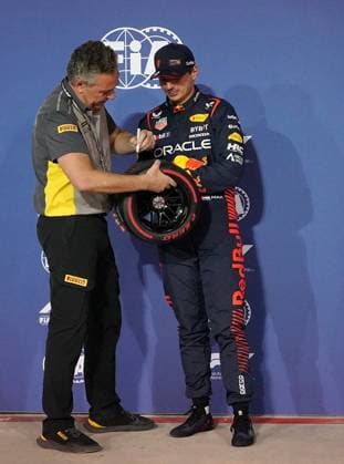 Formula 1 Gulf Air Bahrain Grand Prix 2023 04 03 2023, Bahrain International Circuit, Sakhir, Formula 1 Gulf Air Bahrain Grand Prix 2023 ,in picture Max Verstappen NLD , Oracle Red Bull Racing gets the trophy for pole position from Pirelli motorsport chief Mario Isola nordphotoxGmbHx xBratic nph00250