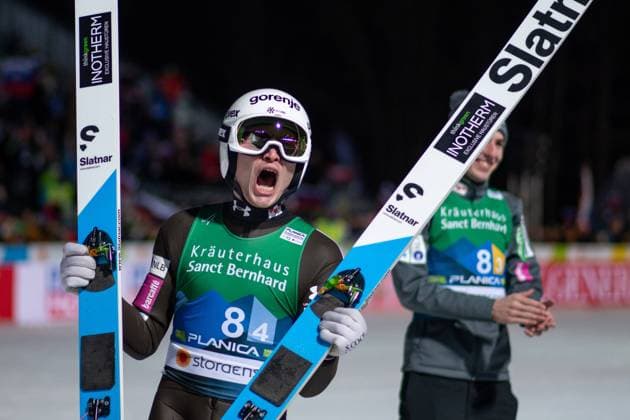 Bilder des Jahres 2023, Sport 03 März Sport Themen der Woche KW09 Sport Bilder des Tages Weltmeister Anze Lanisek (Slowenien) jubelt ueber den Sieg, dahinter Timi Zajc (Slowenien), SLO, FIS Nordische Ski Weltmeisterschaft Planica 2023, WM Skispringen Maenner, Large Hill HS138 Großschanze Team Wettkampf, 04.03.2023, Saison 2022 2023 SLO, FIS Nordische Ski Weltmeisterschaft Planica 2023, 04.03.2023, Saison 2022 2023 Planica *** World Champion Anze Lanisek Slovenia celebrates victory, behind him Timi Zajc Slovenia , SLO, FIS Nordic World Ski Championships Planica 2023, World Ski Jumping Championships Men, Large Hill HS138 large hill team competition, 04 03 2023, season 2022 2023 SLO, FIS Nordic World Ski Championships Planica 2023, 04 03 2023, season 2022 2023 Planica Copyright: xEibner Memmlerx EP_MMR