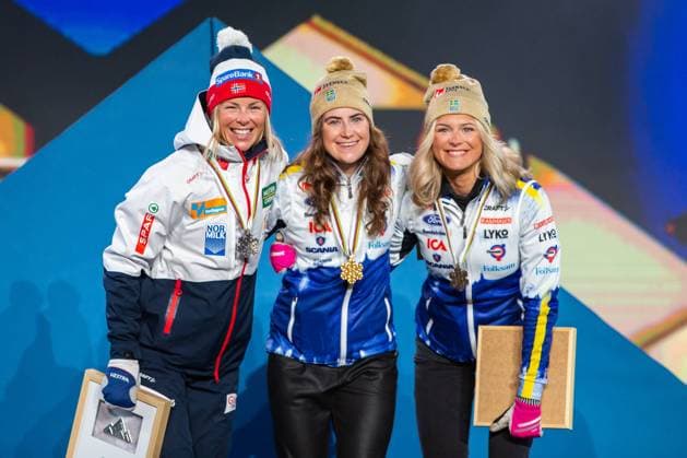 Bilder des Jahres 2023, Sport 03 März Sport Themen der Woche KW09 NORDIC SKIING - FIS Nordic WC Planica 2023 KRANJSKA GORA,SLOVENIA,04.MAR.23 - NORDIC SKIING, CROSS COUNTRY SKIING - FIS Nordic World Ski Championships, 30km classic, mass start, ladies, medal plaza, award ceremony. Image shows Anne Kjersti Kalvaa (NOR), Ebba Andersson and Frida Karlsson (SWE).  GEPAxpictures xGintarexKarpaviciute