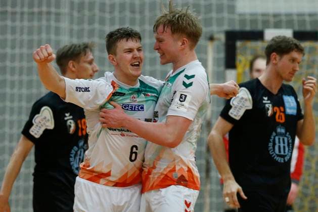 Handball men East 23 match day of the 3 league in the school center East in Bayreuth season 2022 2023 Haspo Bayreuth against SC Magdeburg II Fritz Leon Haake SC Magdeburg II 6 left cheering to the goal