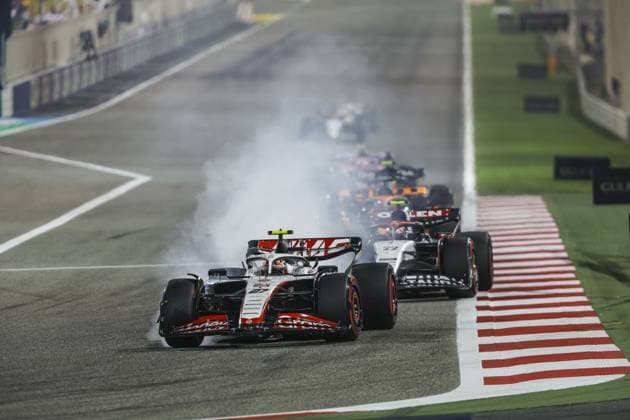 Sport Bilder des Tages 27 HULKENBERG Nico (ger), Haas F1 Team VF-23 Ferrari, action, breaking during the Formula 1 Gulf Air Bahrain Grand Prix 2023, 1st round of the 2023 FIA Formula One World Championship, WM, Weltmeisterschaft from March 2 3 to 5, 2023 on the Bahrain International Circuit, in Sakhir, Bahrain - F1 - BAHRAIN GRAND PRIX 2023 - RACE DPPI Panoramic  G0OD2370
