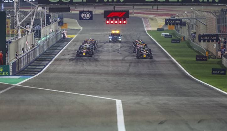 01 VERSTAPPEN Max (nld), Red Bull Racing RB19, action with 11 PEREZ Sergio (mex), Red Bull Racing RB19, start during the Formula 1 Gulf Air Bahrain Grand Prix 2023, 1st round of the 2023 FIA Formula One World Championship, WM, Weltmeisterschaft from March 2 to 5, 2023 on the Bahrain International Circuit, in Sakhir, Bahrain - F1 - BAHRAIN GRAND PRIX 2023 - RACE DPPI Panoramic G0OD2006