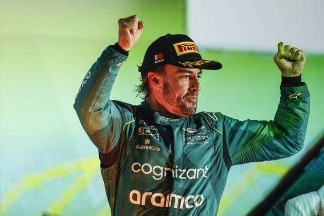 ALONSO Fernando (spa), Aston Martin F1 Team AMR23, portrait celebrates his podium during the Formula 1 Gulf Air Bahrain Grand Prix 2023, 1st round of the 2023 FIA Formula One World Championship, WM, Weltmeisterschaft from March 2 to 5, 2023 on the Bahrain International Circuit, in Sakhir, Bahrain - F1 - BAHRAIN GRAND PRIX 2023 - RACE DPPI Panoramic  00123003__R3_1930