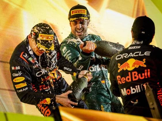Sport Bilder des Tages BAHRAIN - Max Verstappen (Red Bull Racing), Fernando Alonso (Aston Martin) and Sergio Perez (Red Bull Racing) on the podium after the Bahrain Grand Prix. It is the first race of the 2023 Formula 1 season. ANP SEM VAN DER WAL F1 Grand Prix of Bahrain 2023 xVIxANPxSportx xxANPxIVx 464249773 originalFilename: 464249773.jpg
