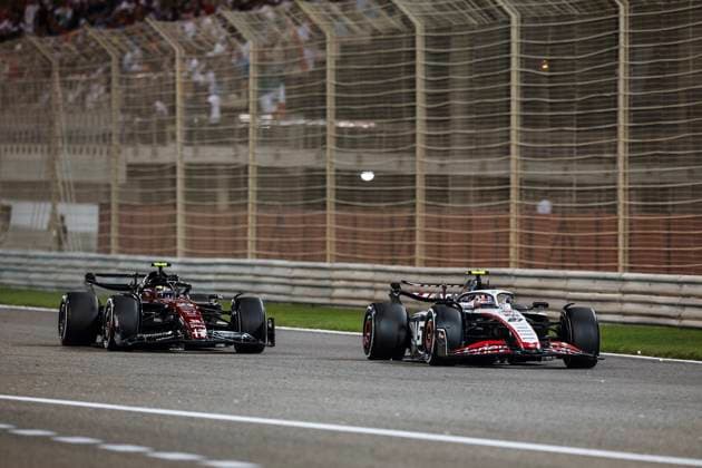 27 HULKENBERG Nico (ger), Haas F1 Team VF-23 Ferrari, action 24 ZHOU Guanyu (chi), Alfa Romeo F1 Team Stake C43, action during the Formula 1 Gulf Air Bahrain Grand Prix 2023, 1st round of the 2023 FIA Formula One World Championship, WM, Weltmeisterschaft from March 2 to 5, 2023 on the Bahrain International Circuit, in Sakhir, Bahrain - F1 - BAHRAIN GRAND PRIX 2023 - RACE DPPI Panoramic 00123003__R3_1383