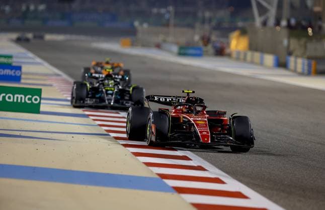 55 SAINZ Carlos (spa), Scuderia Ferrari SF-23, action during the Formula 1 Gulf Air Bahrain Grand Prix 2023, 1st round of the 2023 FIA Formula One World Championship, WM, Weltmeisterschaft from March 3 to 5, 2023 on the Bahrain International Circuit, in Sakhir, Bahrain - F1 - BAHRAIN GRAND PRIX 2023 - RACE DPPI Panoramic  20230305_F12023GP01BRN_JK237114