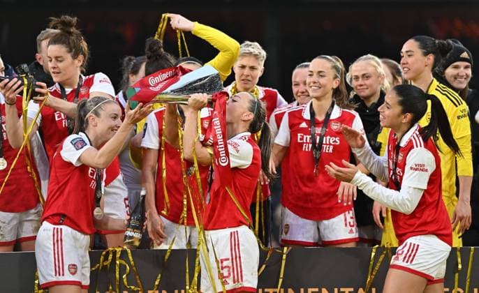 Bilder des Jahres 2023, Sport 03 März Sport Themen der Woche KW09 Sport Bilder des Tages LONDON, ENGLAND - MARCH 05: Katie McCabe, Lia Walti, Rafaelle and Manuela Zinsberger of Arsenal celebrates with the trophy following the FA Women s Continental Tyres League Cup Final match between Chelsea and Arsenal at Selhurst Park on March 5, 2023 in London, United K Chelsea v Arsenal - FA Women s Continental Tyres League Cup Final Copyright: xSebastianxFrejx
