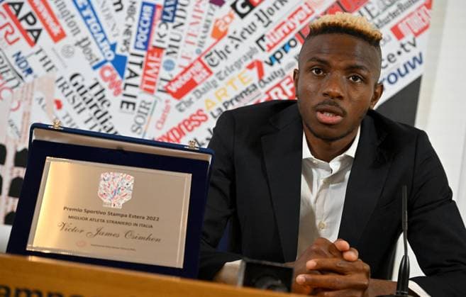 March 6, 2023, ROME, ITALIA: Napoli s Nigerian forward Victor Osimhen poses after receiving the Best Foreign Athlete of the Year award by Italian foreign press association in Rome, Italy, 06 March 2023. ANSA ETTORE FERRARI. Victor Osimhen is awarded Best Foreign Athlete of the Year  - ZUMAa110 20230306_zaf_a110_015 Copyright: xEttorexFerrarix
