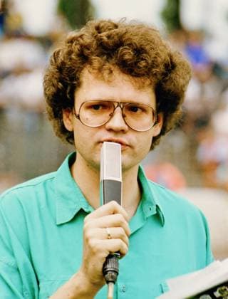 RECORD DATE NOT STATED Aus Testspiel Eintracht Braunschweig gegen HSV Hamburg am 22.07.1989 im Eintracht Stadion. Im Foto: Sportreporter Uli Ulrich Potofski *** From test match Eintracht Braunschweig against HSV Hamburg on 22 07 1989 in Eintracht stadium In photo sports reporter Uli Ulrich Potofski