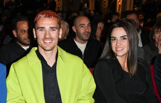 Antoine Griezmann et sa femme Erika Choperena - Inauguration de la statue de cire de Antoine Griezmann au musÃ e GrÃ vin Ã Paris le 6 mars 2023. Inauguration of the wax statue of Antoine Griezmann at the GrÃ vin museum in Paris on March 6, 2023. FOOTBALL : Inauguration de la statue de cire de Antoine Griezmann au musÃ e GrÃ vin Ã Paris - 06 03 2023 Bestimage Panoramic  00608579_000021