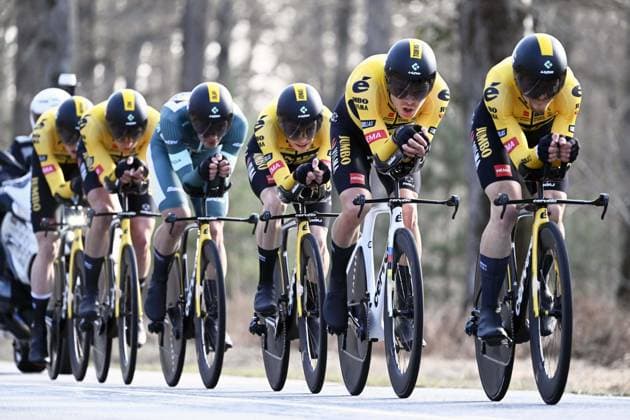 Sport Themen der Woche KW10 DAMPIERRE-EN-BURLY, FRANCE - MARCH 07 : Team Jumbo Visma with Foss Tobias (NOR) of Jumbo-Visma during stage 3 of the 81th edition of the Paris - Nice cycling race, a team time-trail stage of 32,2km with start and finish in Dampierre-en-Burly on March 07, 2023 in Dampierre-En-Burly, France, 7 03 2023 ( Motordriver Kenny Verfaillie - Paris - Nice 2023 - stage 3 PhotoNews Panoramic 