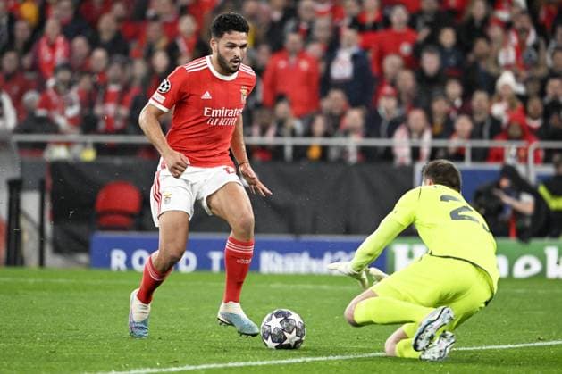 LISBON, PORTUGAL - MARCH 07 : Goncalo Ramos forward of Benfica and Mignolet Simon goalkeeper of Club Brugge during the UEFA Champions League knockout stages round of 16 2nd leg between Lisboa Benfica and Club Brugge on March 7, 2023 in Lisbon, Portugal, 7 03 2023 ( Benfica v Club Brugge - UEFA Champions League PhotoNews Panoramic 