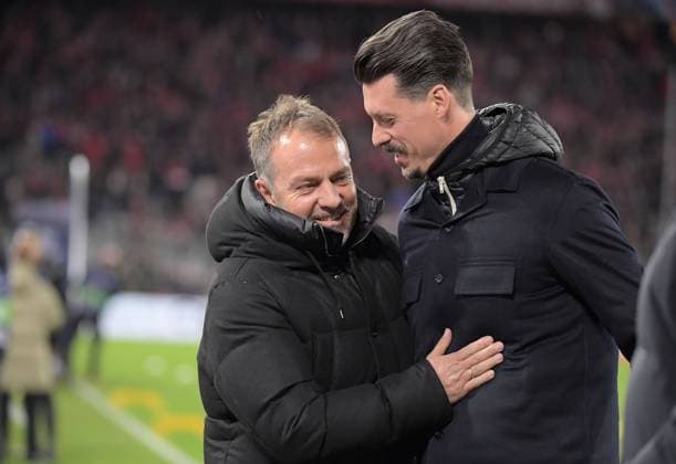 08 03 2023, xemx, football UEFA Champions League 1 8 final, FC Bayern Muenchen Paris St Germain PSG emspor, v l national coach Hansi Flick and TV expert Sandro Wagner DAZN DFL DFB REGULATES PROHIBIT ANY USE OF PHOTOGRAPHS as IMAGE SEQUENCES and or QUASI VIDEO Muenchen