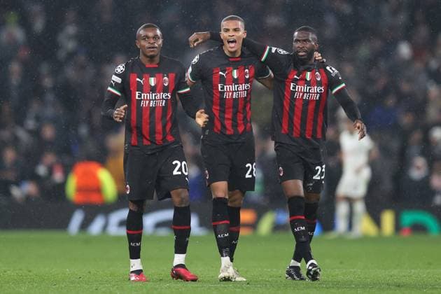 Tottenham gegen Milan 8. März 2023, London Champions™s League Fußball Tottenham Hotspur gegen AC Milan Pierre Kalulu, Malick Thiaw und Fikayo Tomori vom AC Milan feiern den Sieg Foto Charlotte Wilson Offside London UK  Copyright: xCharlottexWilsonx xOffsidexOffside