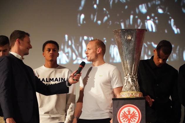 Captain Sebastian Rode and the team of Eintracht Frankfurt with the Europa League trophy at the film premiere of In this year Frankfurt 08 03 2023 film premiere In this year of Eintracht Frankfurt