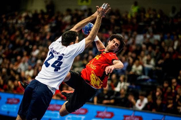 Sport Themen der Woche KW10 Sport Bilder des Tages Greek Petros Kandylas and Belgium s Jeroen De Beule fight for the ball during a handball game between Belgian national team, Nationalteam Red Wolves and Greece, Wednesday 08 March 2023 in Hasselt, game 3 6 in Phase 2 of the qualifications for the 2024 European Championships. JASPERxJACOBS  x62155913x