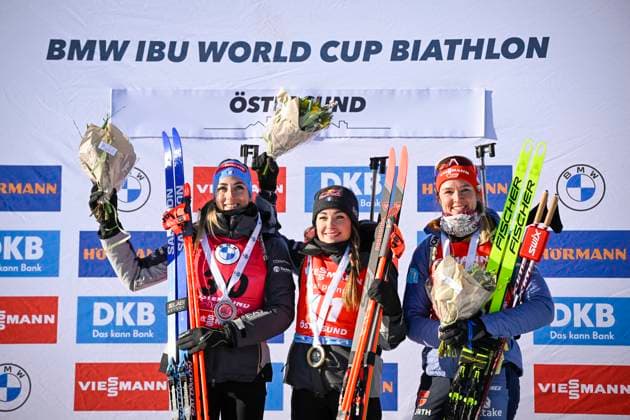 Bilder des Jahres 2023, Sport 03 März Sport Themen der Woche KW10 Sport Bilder des Tages Winner Dorothea Wierer (C) of Italy, second placed Lisa Vittozzi (L) of Italy and third placed Denise Herrmann-Wick (R) of Germany pose on the podium after the women s 15km individual event of the IBU World Cup Biathlon in Ostersund, Sweden, on March 09, 2023. ÖSTERSUND SWEDEN BIATHLON x10040x *** Winner Dorothea Wierer C of Italy, second placed Lisa Vittozzi L of Italy and third placed Denise Herrmann Wick R of Germany pose on the podium after the women s 15km individual event of the IBU World Cup Biathlon in Ostersund, Sweden, on March 09, 2023 ÖSTERSUND SWEDEN BIATHLON x10040x,  Copyright: xAndersxWiklund TTx SWEDEN BIATHLON WORLD CUP