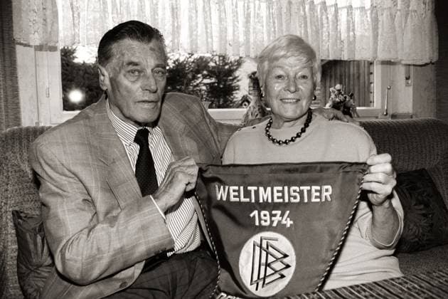 DFB: Trainer Herbert Widmayer Trainer Herbert Widmayer wurde im Oktober 1963 als erster Trainer der Bundesligageschichte entlassen *** DFB coach Herbert Widmayer Coach Herbert Widmayer became the first coach in Bundesliga history to be fired in October 1963
