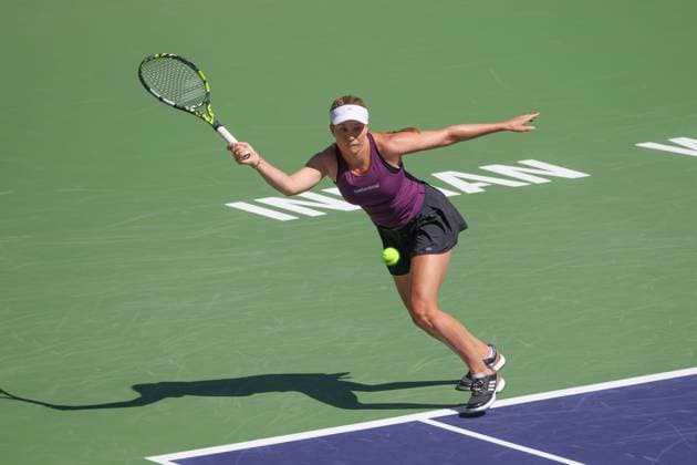 INDIAN WELLS, CA - MARCH 09: Danielle Collins (USA) hits a forehand during the BNP Paribas Open on March 9, 2023 at the Indian Wells Tennis Garden in Indian Wells, CA. (Photo by George Walker Icon Sportswire) TENNIS: MAR 09 BNP Paribas Open Icon23030906