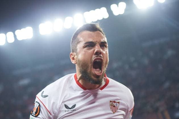 Sport Bilder des Tages March 9, 2023, SEVILLA, SEVILLA, SPAIN: Joan Jordan of Sevilla FC celebrates a goal during the UEFA Europa League round of 16 leg one match between Sevilla FC and Fenerbahce at Estadio Ramon Sanchez Pizjuan on March 9, 2022 in Sevilla, Spain. SEVILLA SPAIN - ZUMAa181 20230309_zaa_a181_104 Copyright: xJoaquinxCorcherox