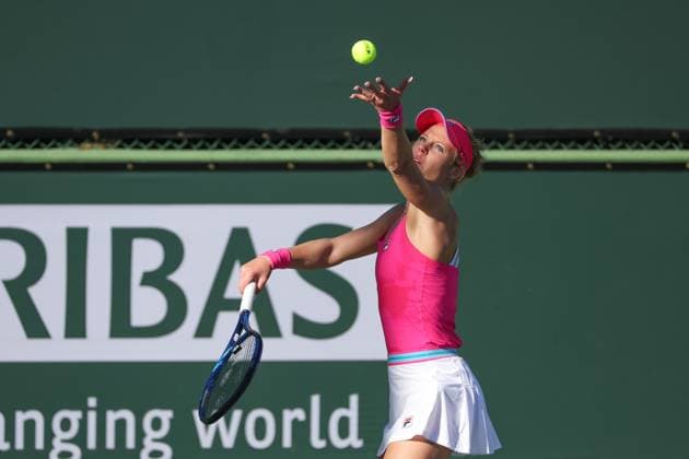 INDIAN WELLS, CA - MARCH 09: Laura Siegemund (GER) serves during the BNP Paribas Open on March 9, 2023 at the Indian Wells Tennis Garden in Indian Wells, CA. (Photo by George Walker Icon Sportswire) TENNIS: MAR 09 BNP Paribas Open Icon23030966